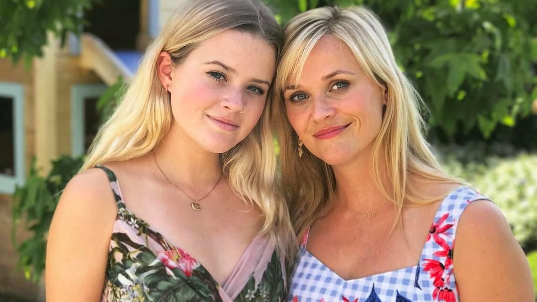 Донька Різ Візерспун вразила схожістю зі своєю матусею: фото Донька Різ Візерспун вразила схожістю зі своєю матусею: фото