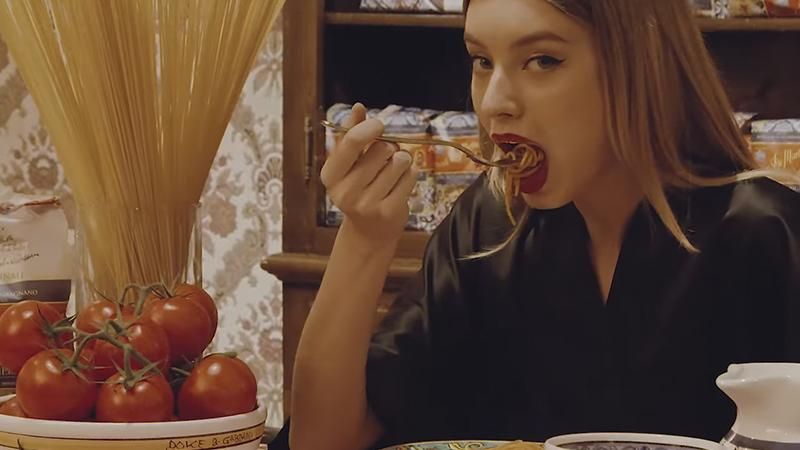 Dolce&Gabbana презентували спокусливу рекламу пасти: пікантне відео 