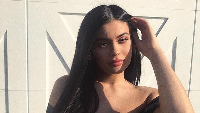 Вагітна Кайлі Дженнер приховує фігуру під об’ємним одягом: фото Вагітна Кайлі Дженнер приховує фігуру під об’ємним одягом: фото