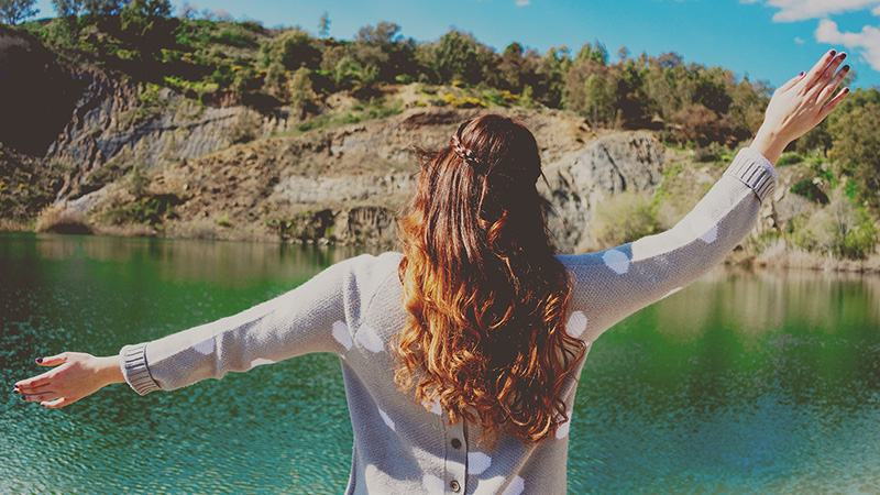 Как накрутить волосы без плойки: видео 3-х простых способов