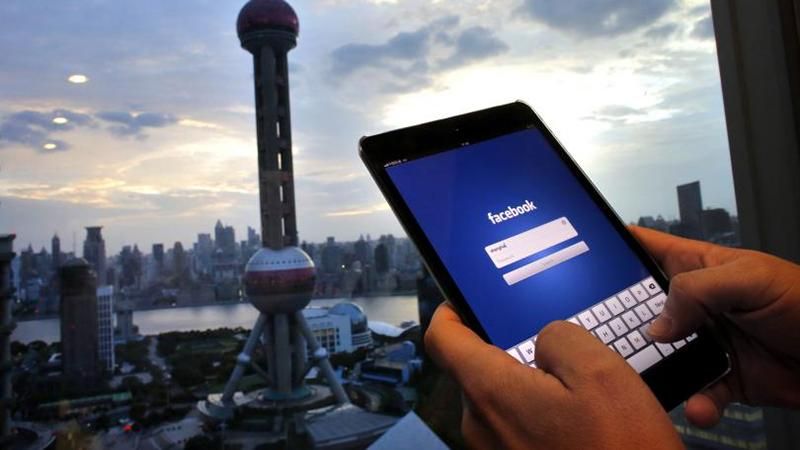 Facebook планирует бороться с публикацией обнаженных фото Facebook планирует бороться с публикацией обнаженных фото