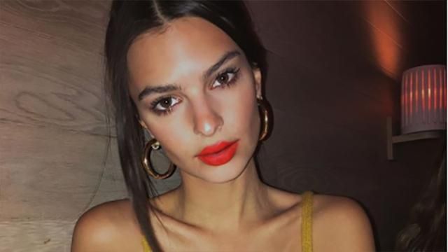 Эмили Ратаковски показала сексуальные фото в купальнике Эмили Ратаковски показала сексуальные фото в купальнике