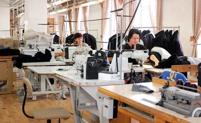 Українські швачки на фабриках Adidas, Zara та Mexx отримують мізерні зарплати, – дослідження