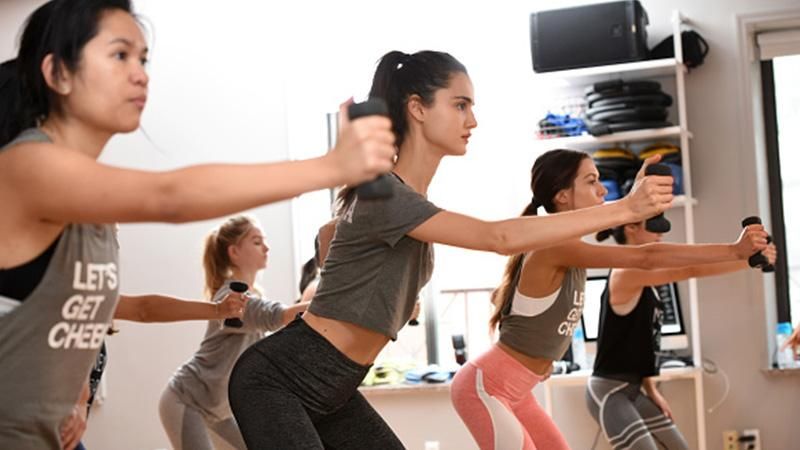 Тренуйся, як ангел: фото та відео ефективних вправ від моделей Victoria's Secret Тренуйся, як ангел: фото та відео ефективних вправ від моделей Victoria's Secret