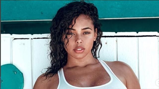 Пишнотіла модель відтворила сексуальні образи Victoria's Secret Пишнотіла модель відтворила сексуальні образи Victoria's Secret