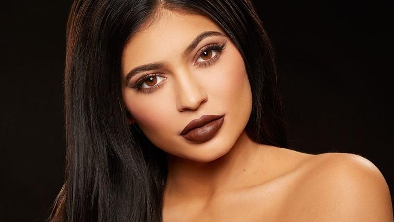 Вагітна Кайлі Дженнер засвітила обручку та влаштувала вечірку для майбутньої дитини: фото Вагітна Кайлі Дженнер засвітила обручку та влаштувала вечірку для майбутньої дитини: фото