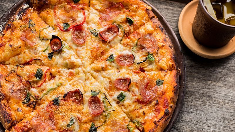 Як приготувати смачну піцу вдома: поради від шеф-кухарів 