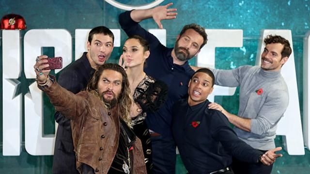 Лига справедливости 2017 - трейлер и фото актеров с красной дорожки Лига справедливости 2017 - трейлер и фото актеров с красной дорожки