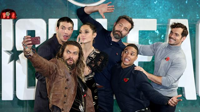 Лига справедливости 2017 - трейлер и фото актеров с красной дорожки