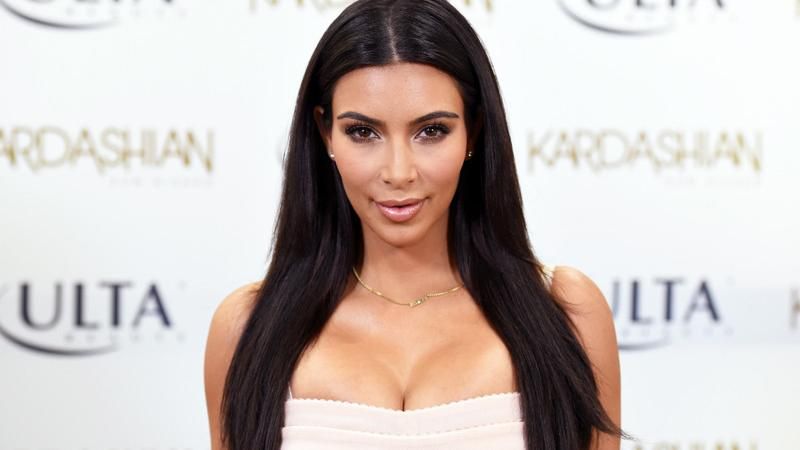 Ким Кардашян снялась для обложки испанского глянца: чувственное фото Ким Кардашян снялась для обложки испанского глянца: чувственное фото