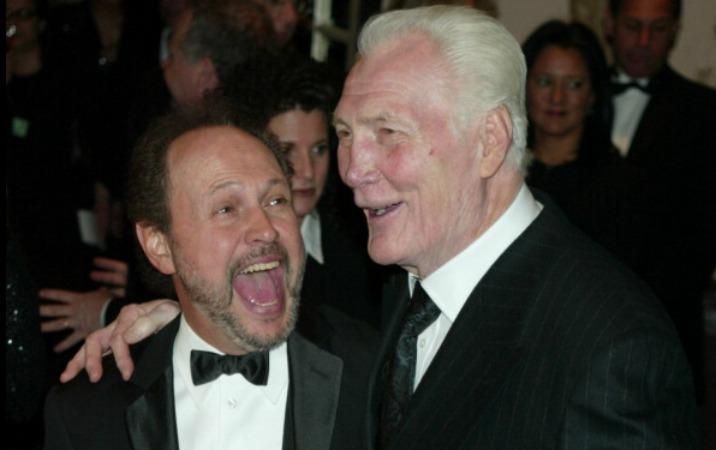 Голливудский актер в вышиванке и с бандурой: раритетное фото Голливудский актер в вышиванке и с бандурой: раритетное фото