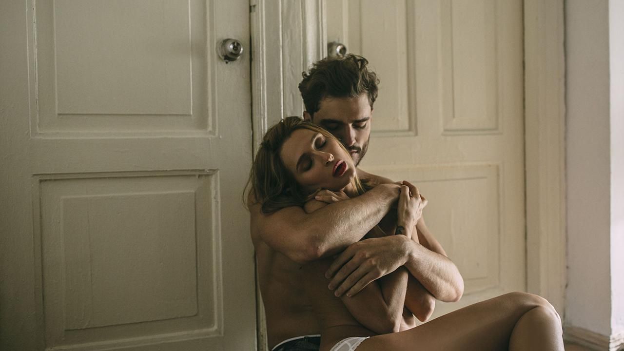 Украинская певица TAYANNA обнаженной украсила обложку альбома: фото (18+) Украинская певица TAYANNA обнаженной украсила обложку альбома: фото (18+)