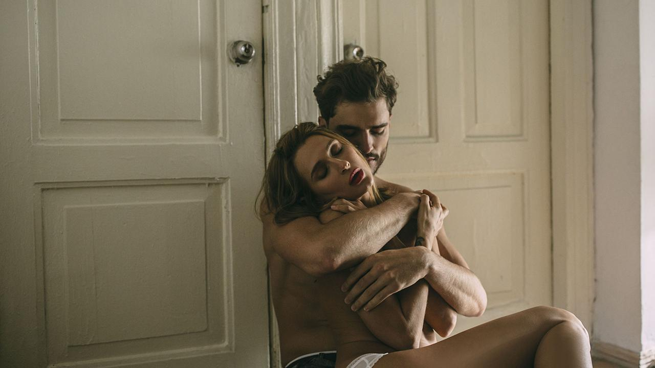 Украинская певица TAYANNA обнаженной украсила обложку альбома: фото (18+)