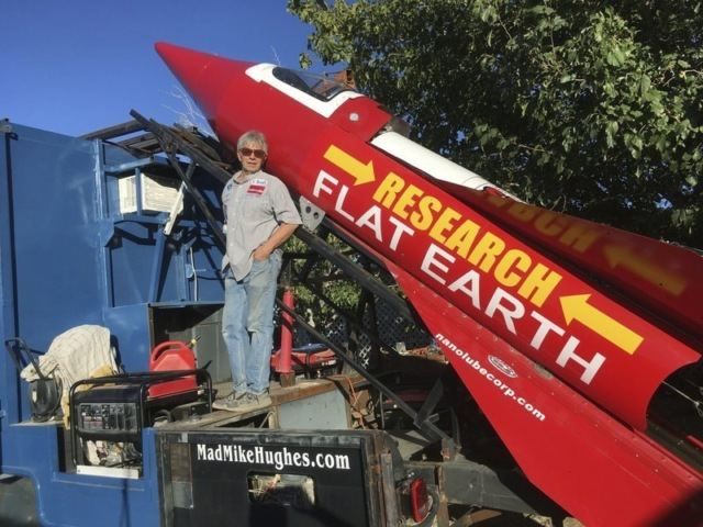 Винахідник з США полетить в космос на саморобній ракеті, щоб довести теорію пласкої Землі