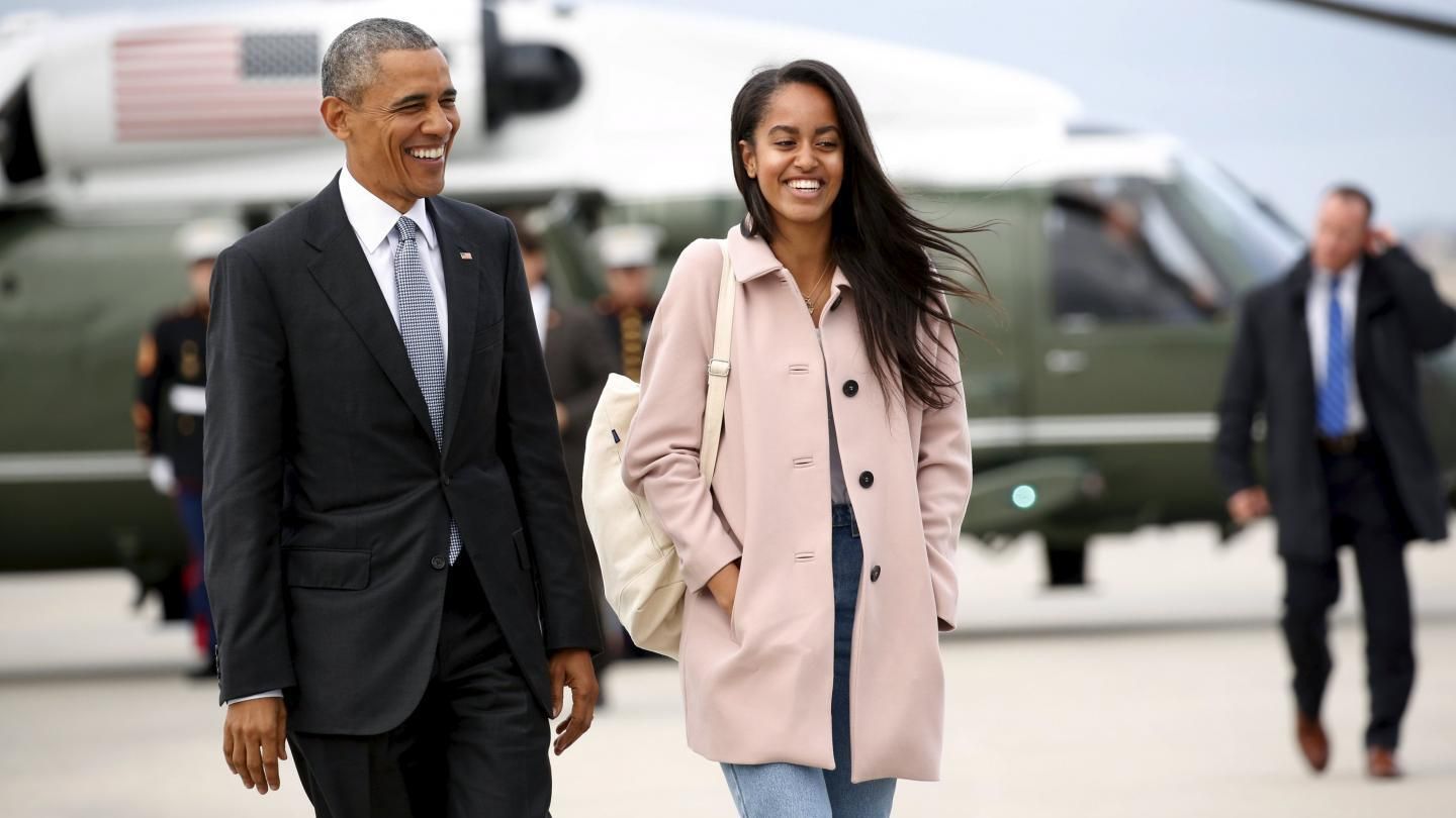 19-річну доньку Барака Обами підловили на романтичному поцілунку з незнайомцем: відео 19-річну доньку Барака Обами підловили на романтичному поцілунку з незнайомцем: відео