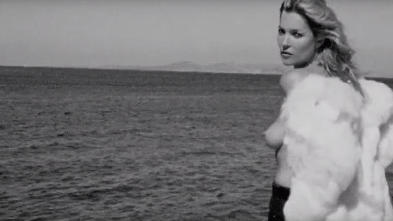 Кейт Мосс обнажила грудь в новой рекламе Saint Laurent: видео