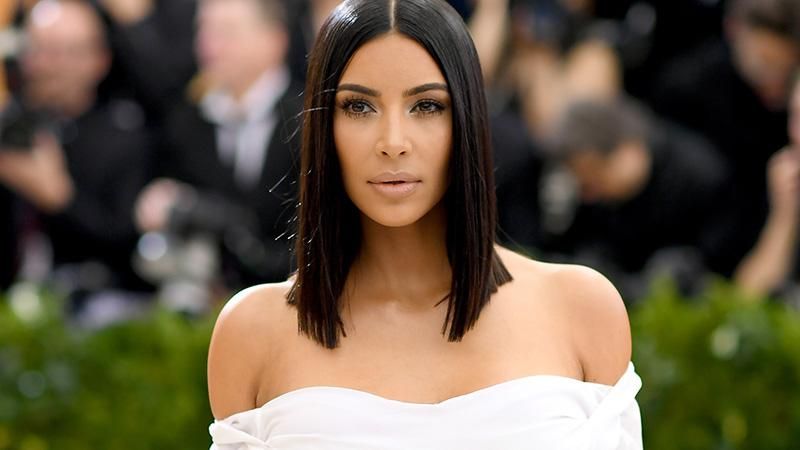 Памела Андерсон написала открытое письмо Ким Кардашьян и подарила ей шубу Памела Андерсон написала открытое письмо Ким Кардашьян и подарила ей шубу