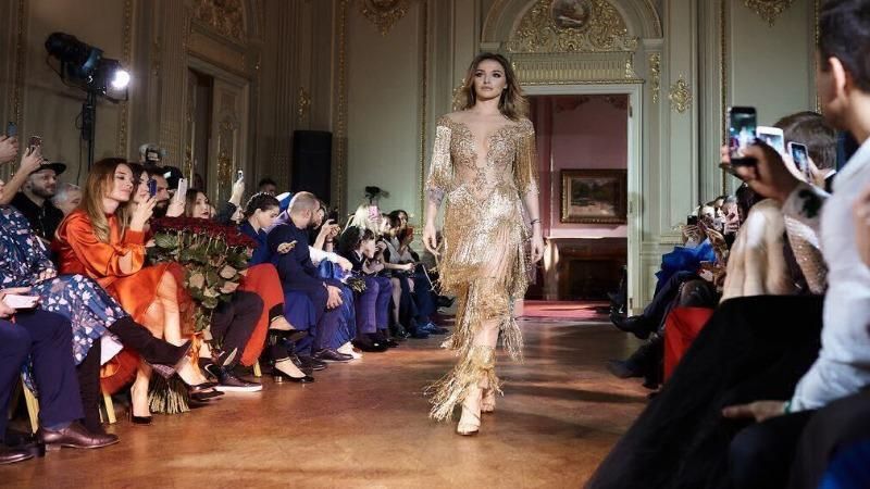 Дочь Добкина в прозрачном платье дефилировала по подиуму: фото, видео Дочь Добкина в прозрачном платье дефилировала по подиуму: фото, видео