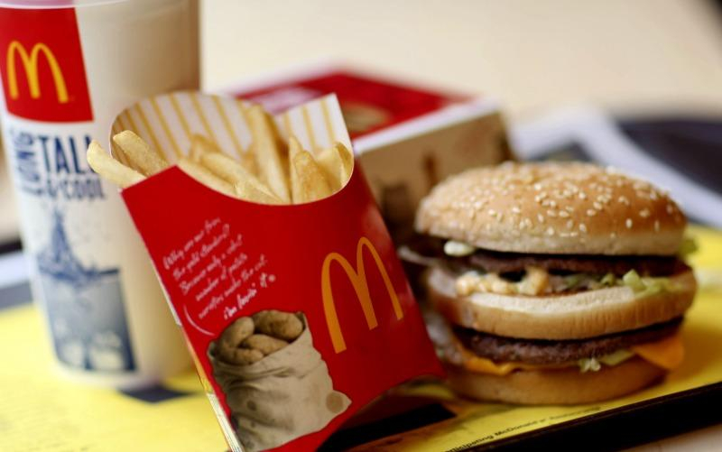 Что можно купить за 10 евро в фаст-фудах разных стран: интересная инфографика