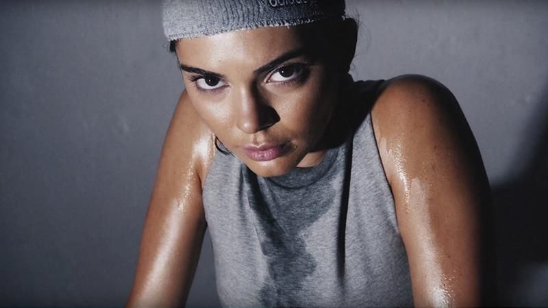 Кендалл Дженнер снялась для соблазнительного календаря Love Magazine: видео Кендалл Дженнер снялась для соблазнительного календаря Love Magazine: видео