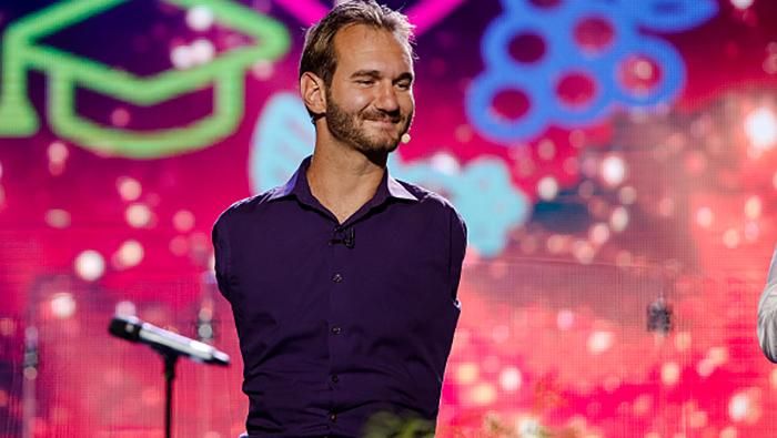 Ник Вуйчич празднует 35-ый день рождения Ник Вуйчич празднует 35-ый день рождения