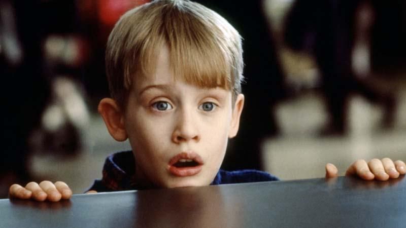 Маколей Калкин засветил пивной живот во время прогулки: фото Маколей Калкин засветил пивной живот во время прогулки: фото