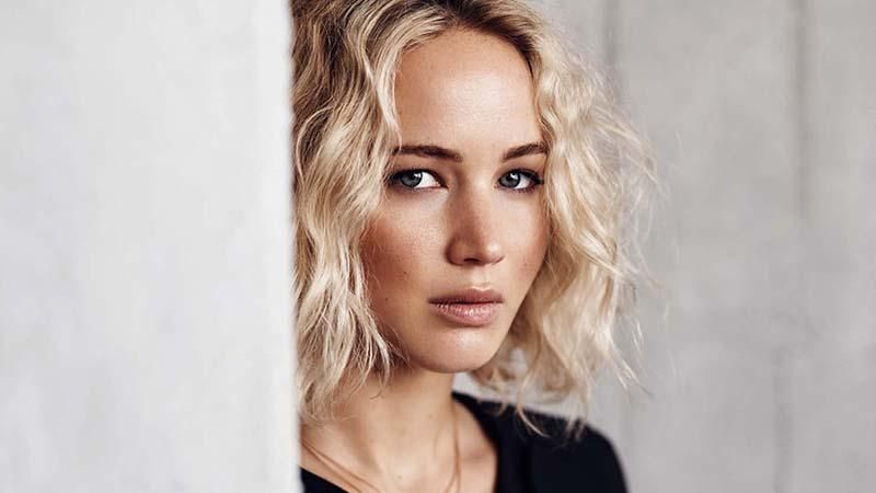 Дженнифер Лоуренс призналась, что хотела бы выплеснуть мартини в лицо Трампу Дженнифер Лоуренс призналась, что хотела бы выплеснуть мартини в лицо Трампу