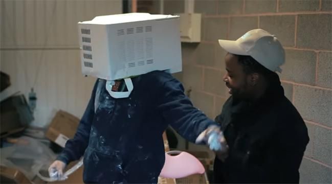 Блогер зацементував власну голову: курйозні фото і відео Блогер зацементував власну голову: курйозні фото і відео