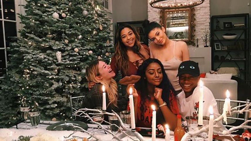 Кайли Дженнер похвасталась сказочной елкой, украшенной к Рождеству: фото Кайли Дженнер похвасталась сказочной елкой, украшенной к Рождеству: фото