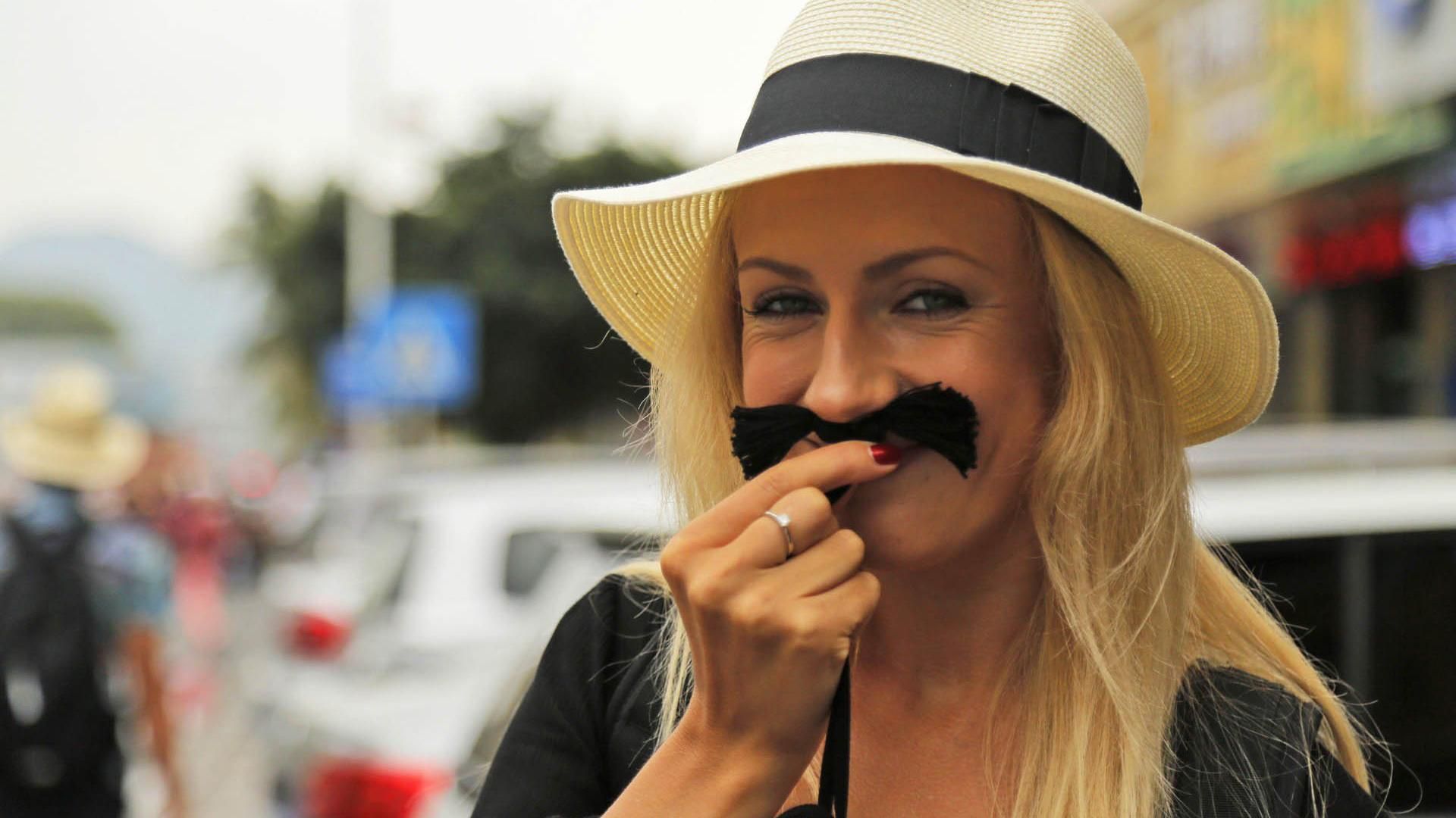 Ведуча "Орел і решка" заручилась зі своїм сусідом Ведуча "Орел і решка" заручилась зі своїм сусідом