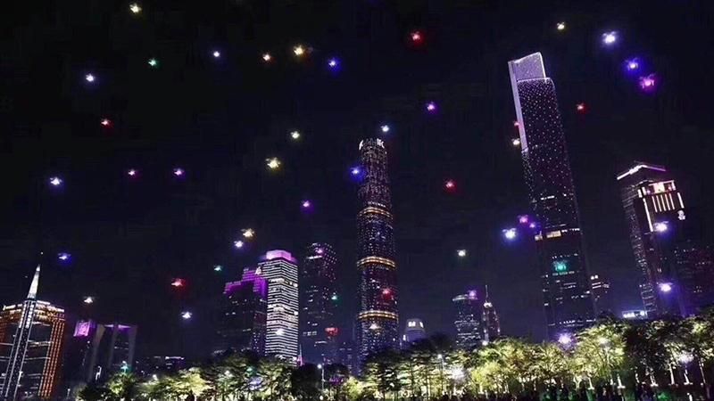 У Китаї понад тисяча дронів створили світлове шоу: вражаюче відео