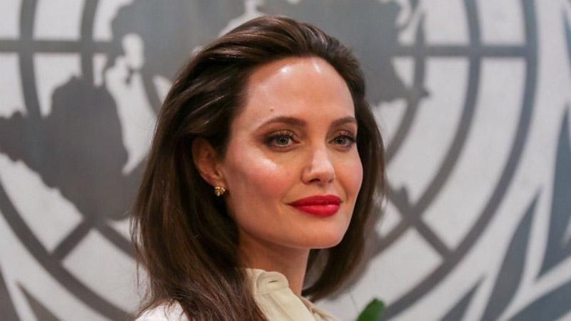 Анджелина Джоли опубликовала статью, в которой вспомнила об Украине