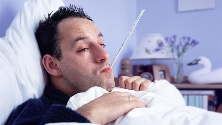Чи справді чоловіки важче переносять застуду: відповідь науковця