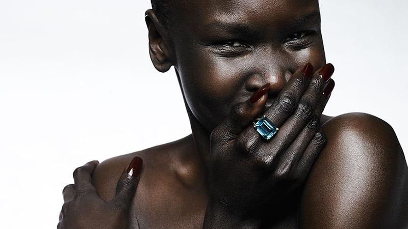 Легендарная модель Алек Век украсила обложку украинского Vogue Легендарная модель Алек Век украсила обложку украинского Vogue