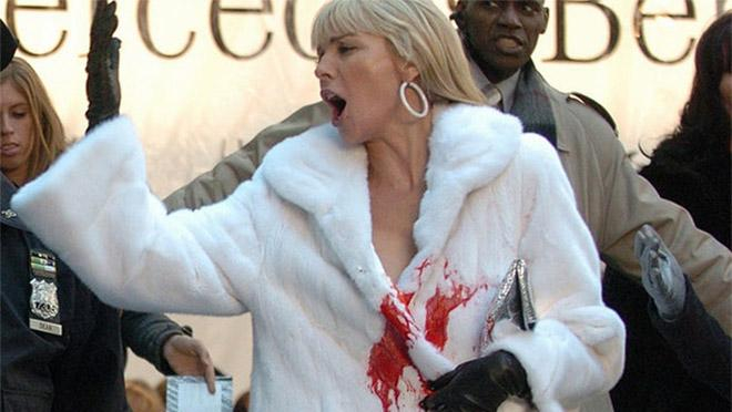 "Жертвы" зоозащитников: во Франции открыли "горячую линию" для поклонников меха и кожи