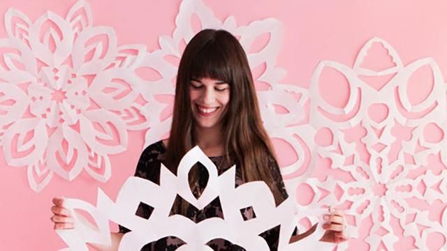 Як зробити сніжинку з паперу своїми руками: відео та фото Як зробити сніжинку з паперу своїми руками: відео та фото