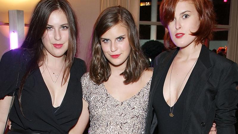 Дочери Деми Мур и Брюса Уиллиса показали, как купаются голышом в ванной: фото