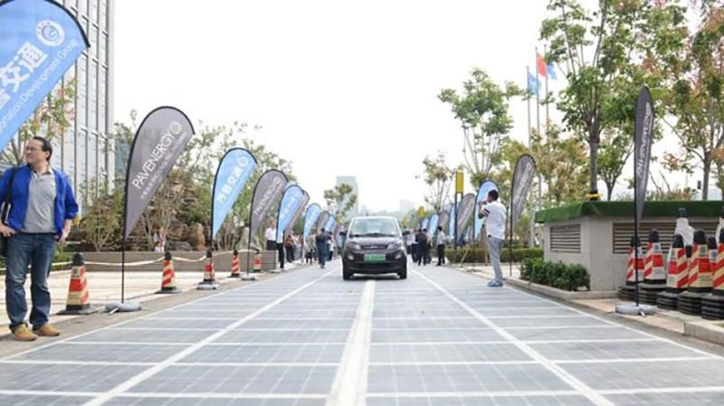 Китай поразил мир строительством "умной" дороги: фото Китай поразил мир строительством "умной" дороги: фото