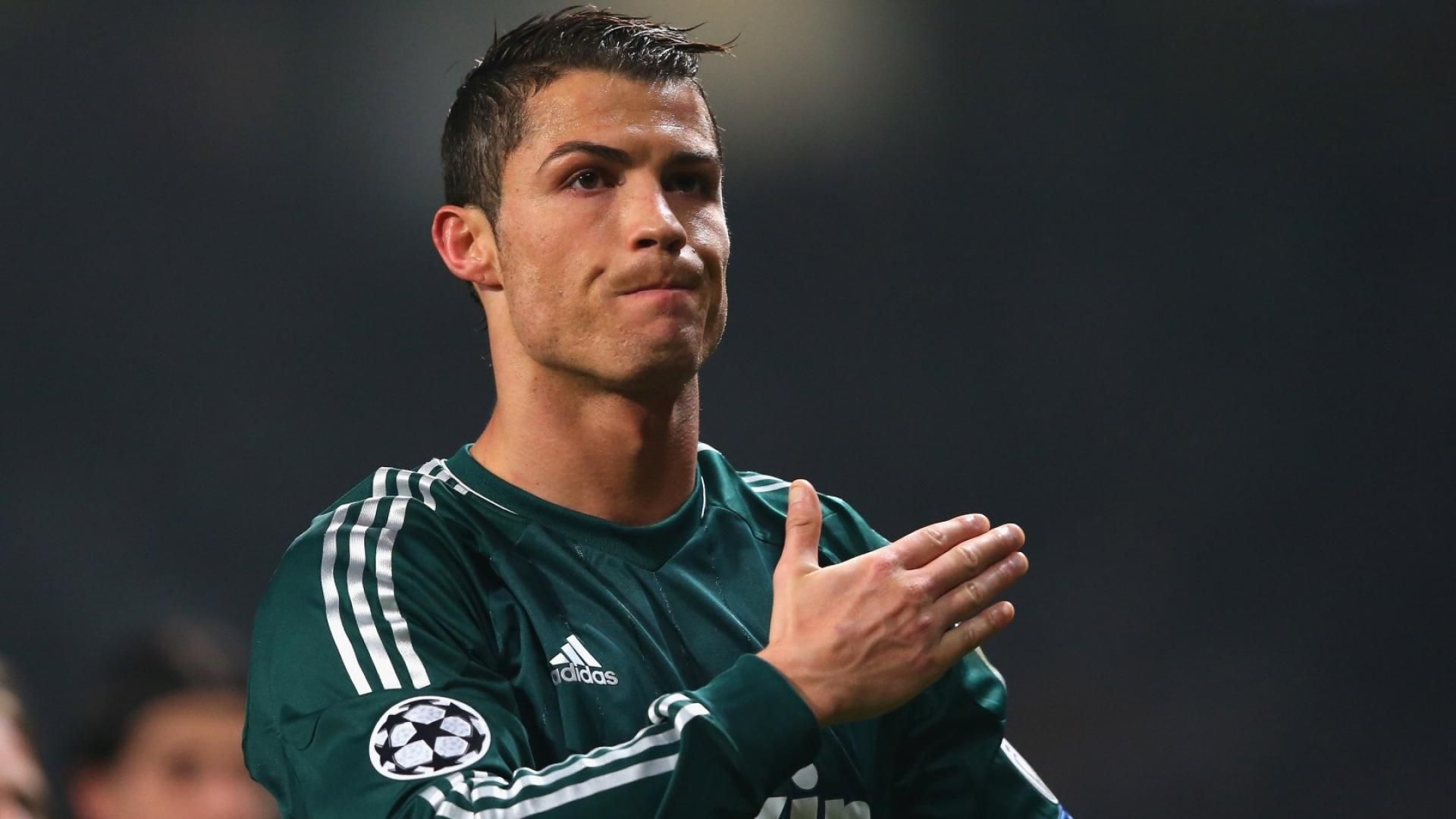 Роналдо очаровал фанатов фото с дочками Роналдо очаровал фанатов фото с дочками