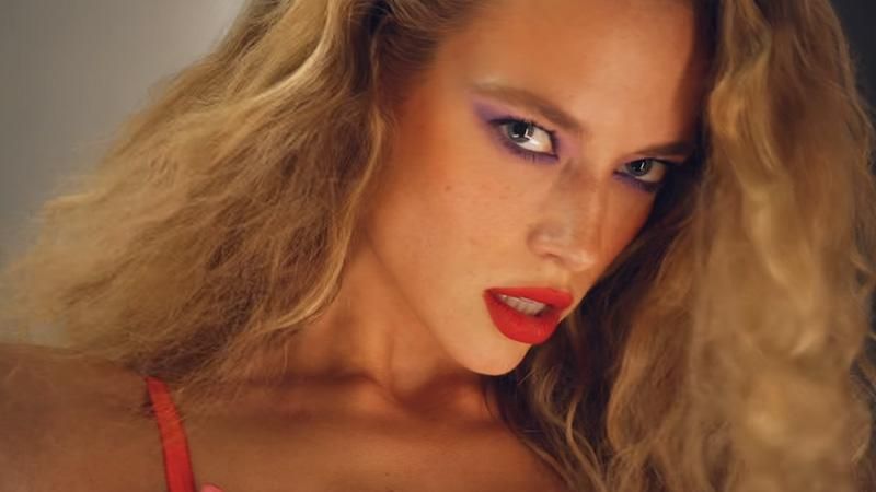 Моделі влаштували бої без правил в нижній білизні для новорічного календаря: відео Моделі влаштували бої без правил в нижній білизні для новорічного календаря: відео