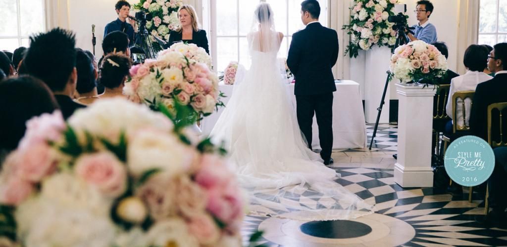 Гість без свідомості і реакція нареченої: в мережі набирає популярність курйозне відео Гість без свідомості і реакція нареченої: в мережі набирає популярність курйозне відео