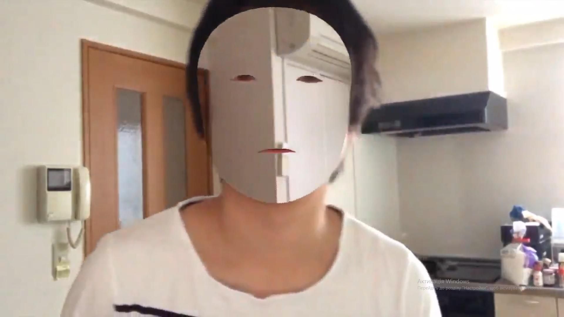 Японец создал "маску-невидимку", чтобы проверить iPhone X: видео
