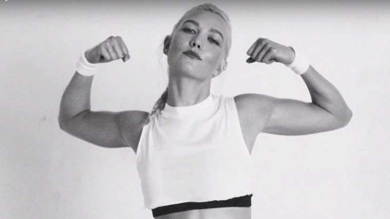 Бывшая модель Victoria's Secret снялась в сексуальном ролике для Love Magazine Бывшая модель Victoria's Secret снялась в сексуальном ролике для Love Magazine