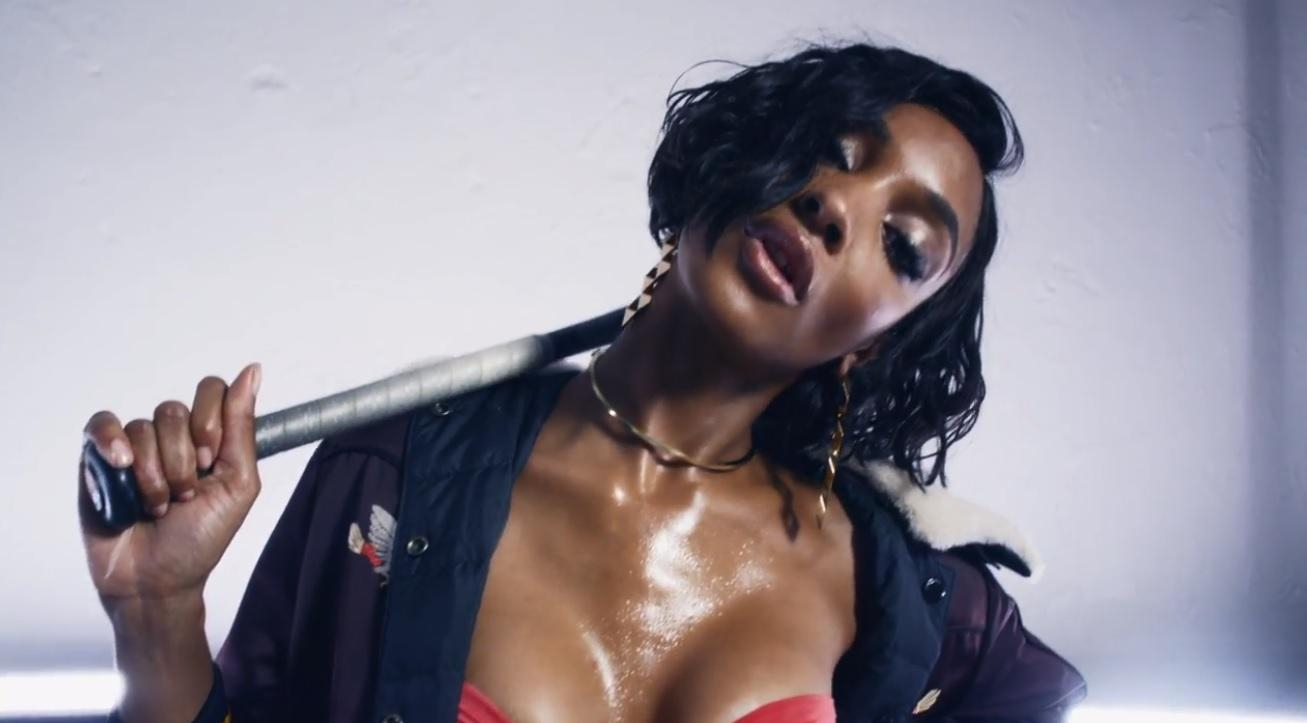 Сексуальная Джордан Данн показала бейсбол в купальнике для Love Magazine: видео