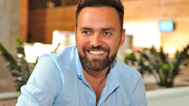 Відомий український ведучий зробив пропозицію своїй коханій Відомий український ведучий зробив пропозицію своїй коханій