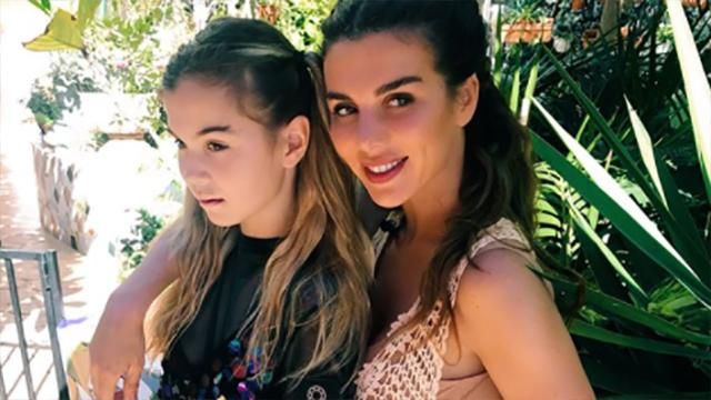 Украинская певица отправила дочь учиться в Россию Украинская певица отправила дочь учиться в Россию