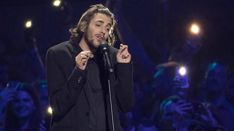 Переможця Євробачення-2017 Сальвадора Собрала виписали з лікарні після пересадки серця Переможця Євробачення-2017 Сальвадора Собрала виписали з лікарні після пересадки серця