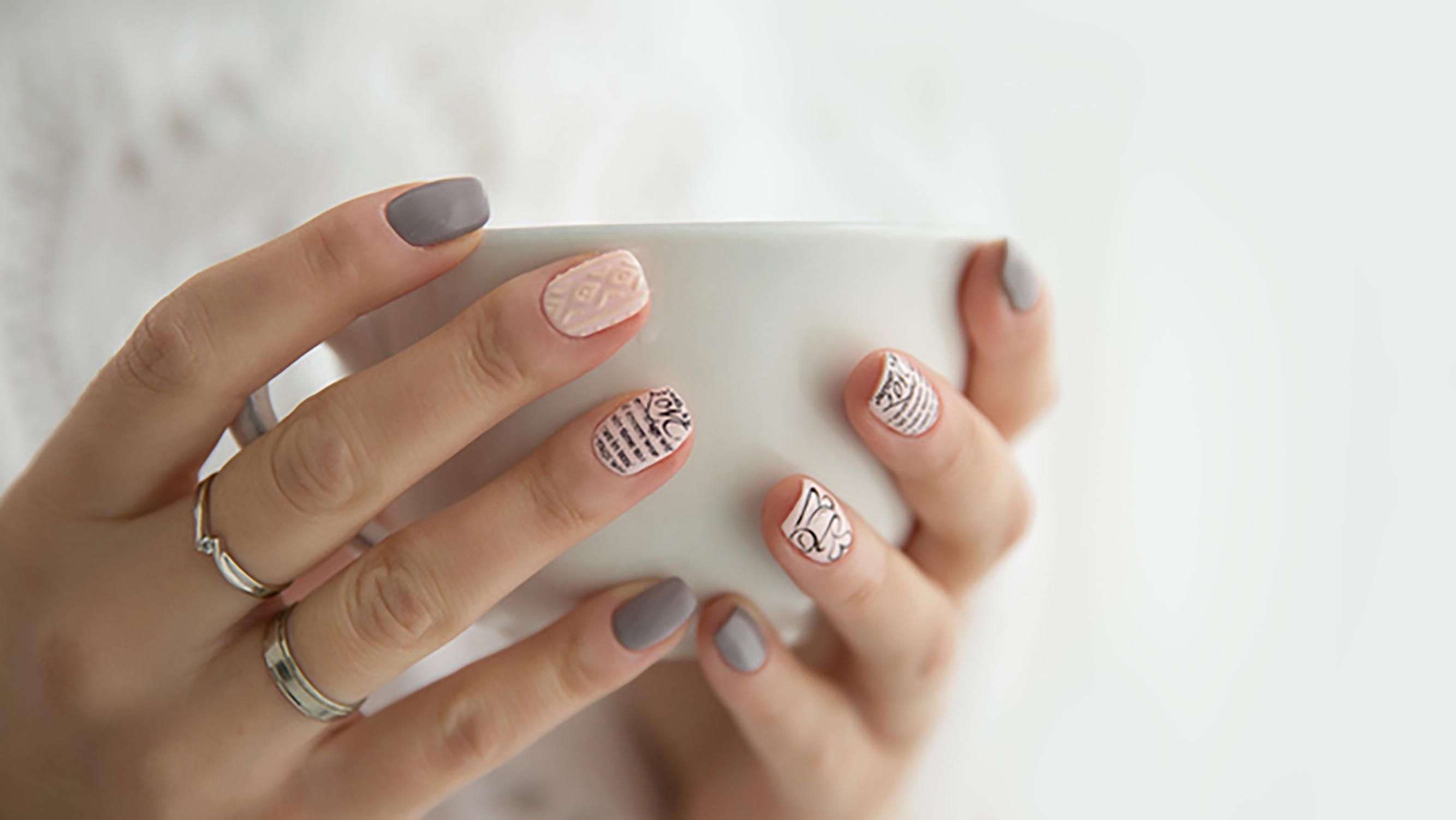 Курйозний б’юті-тренд: манікюр з жіночими грудьми набирає шаленої популярності Курйозний б’юті-тренд: манікюр з жіночими грудьми набирає шаленої популярності