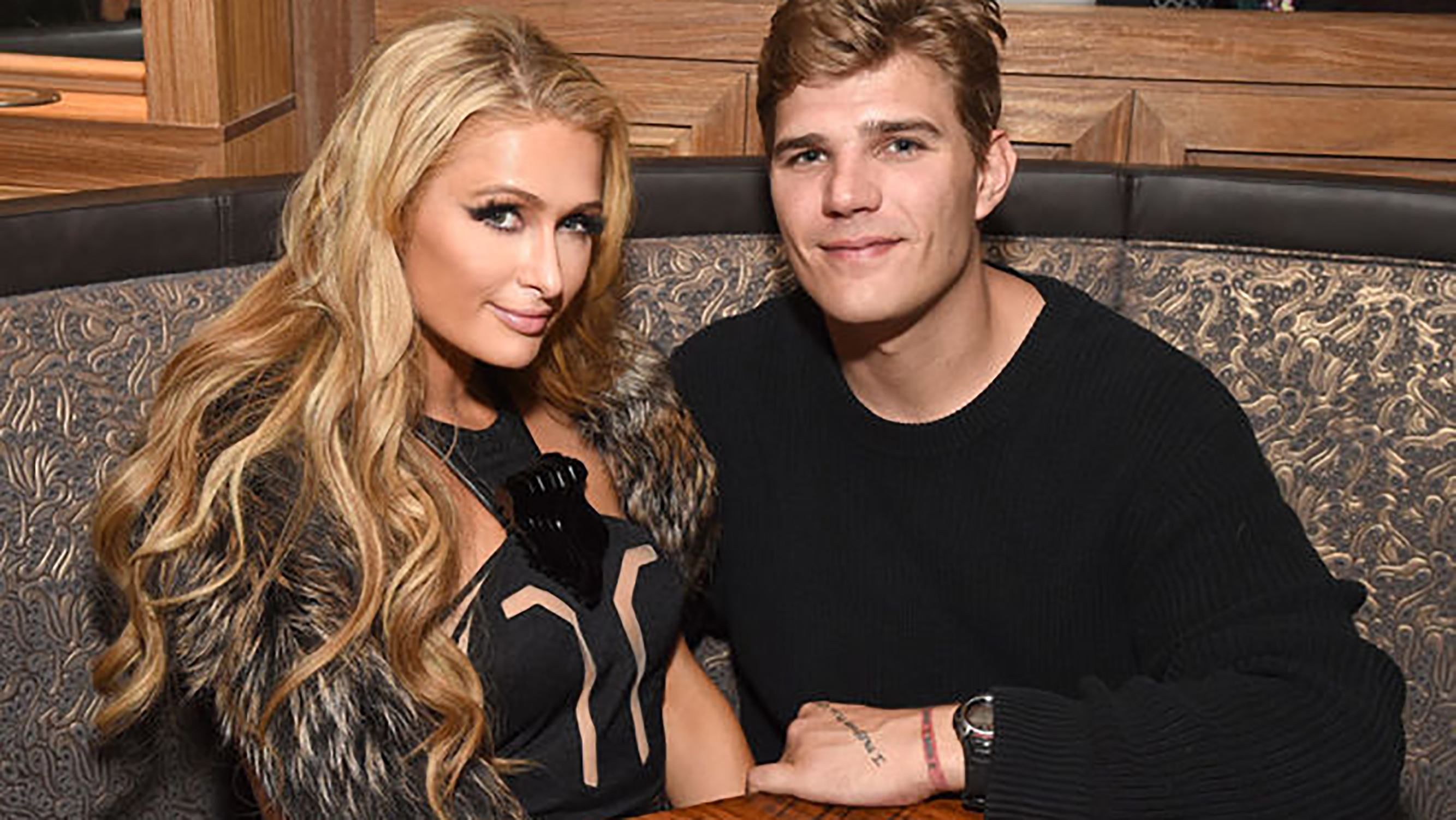 Періс Хілтон хоче відгуляти як мінімум два весілля зі своїм нареченим Періс Хілтон хоче відгуляти як мінімум два весілля зі своїм нареченим