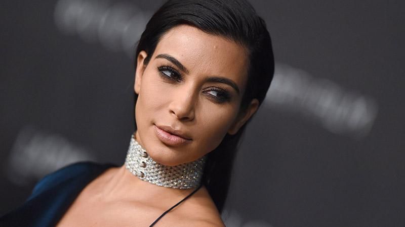 Кардашян оголила груди заради пікантного кадру: фото Кардашян оголила груди заради пікантного кадру: фото